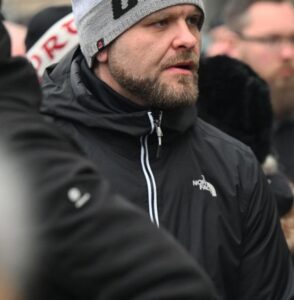 Benjamin Sode beim Naziaufmarsch in Dresden am 11.2.2023 (Bild: Recherche Nord)