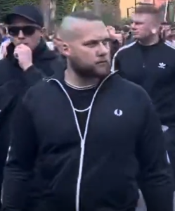 Julian Nölker beim Montagsaufmarsch am 3.10.2022 in Eisenach (Bild: YouTube)